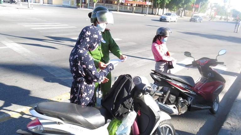 Nghệ An đồng loạt ra quân kiểm tra người đi đường không lý do