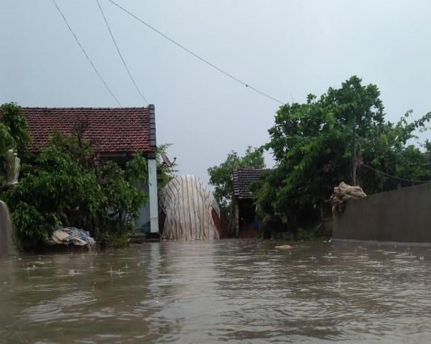 Mưa xối xả gây ngập, chia cắt nhiều địa phương, hồ Vực Mấu thông báo xả tràn