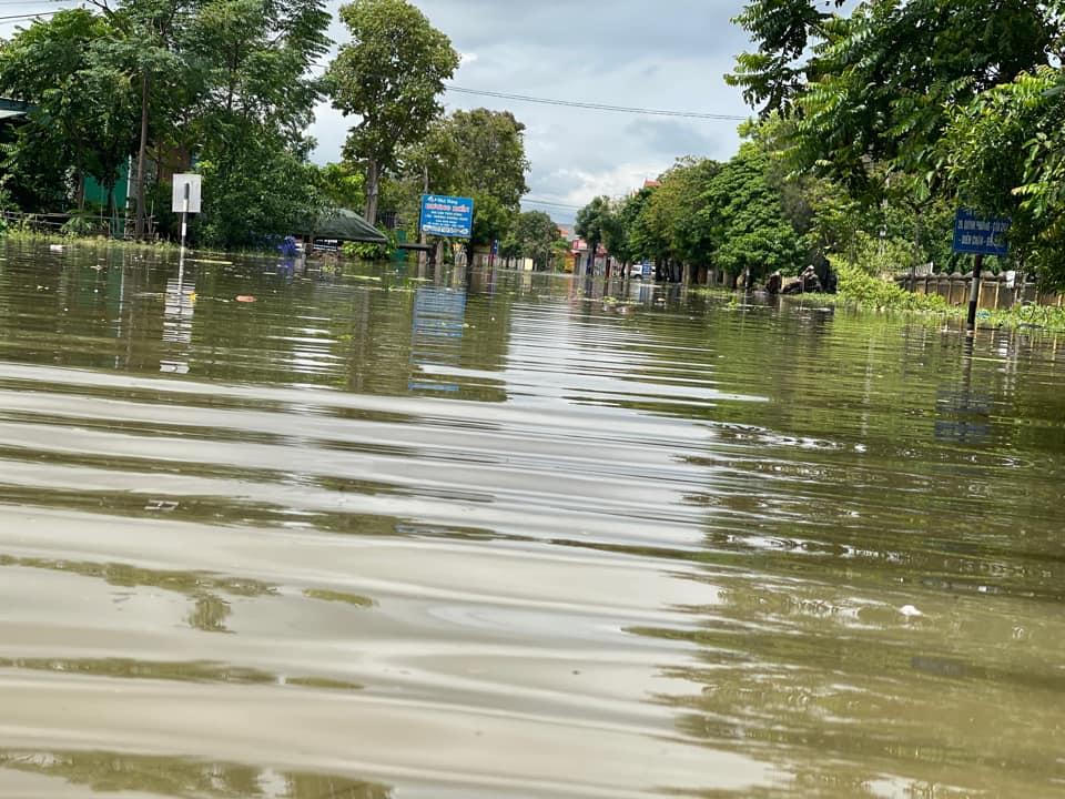 Mưa lớn gây ngập lụt hàng nghìn nhà ở, Nghệ An phải di dời nhiều hộ dân