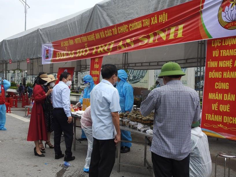 Huy động xe buýt, xe khách chở người từ các tỉnh phía nam về quê