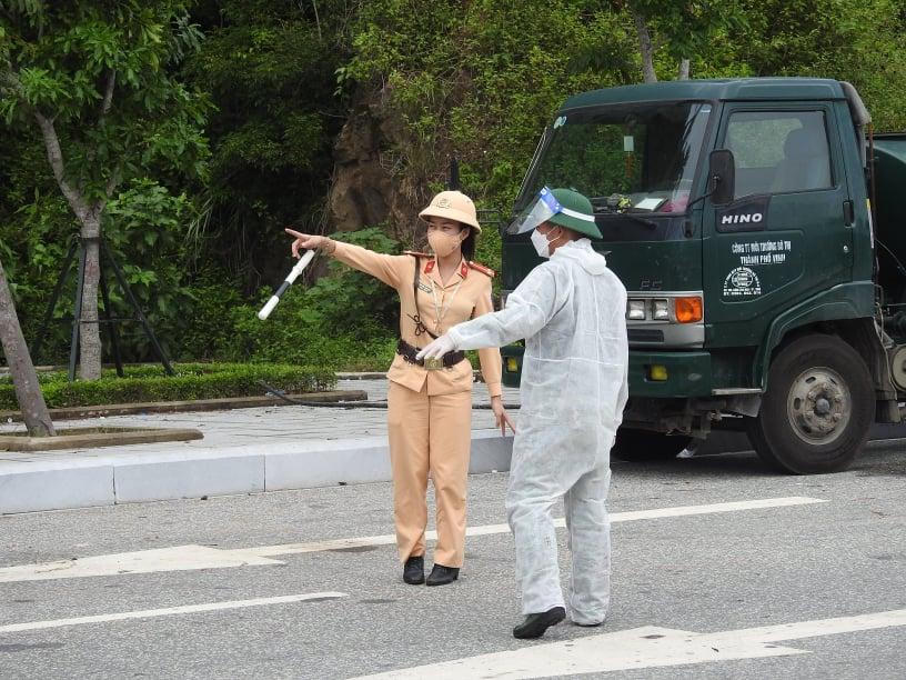 Huy động xe buýt, xe khách chở người từ các tỉnh phía nam về quê