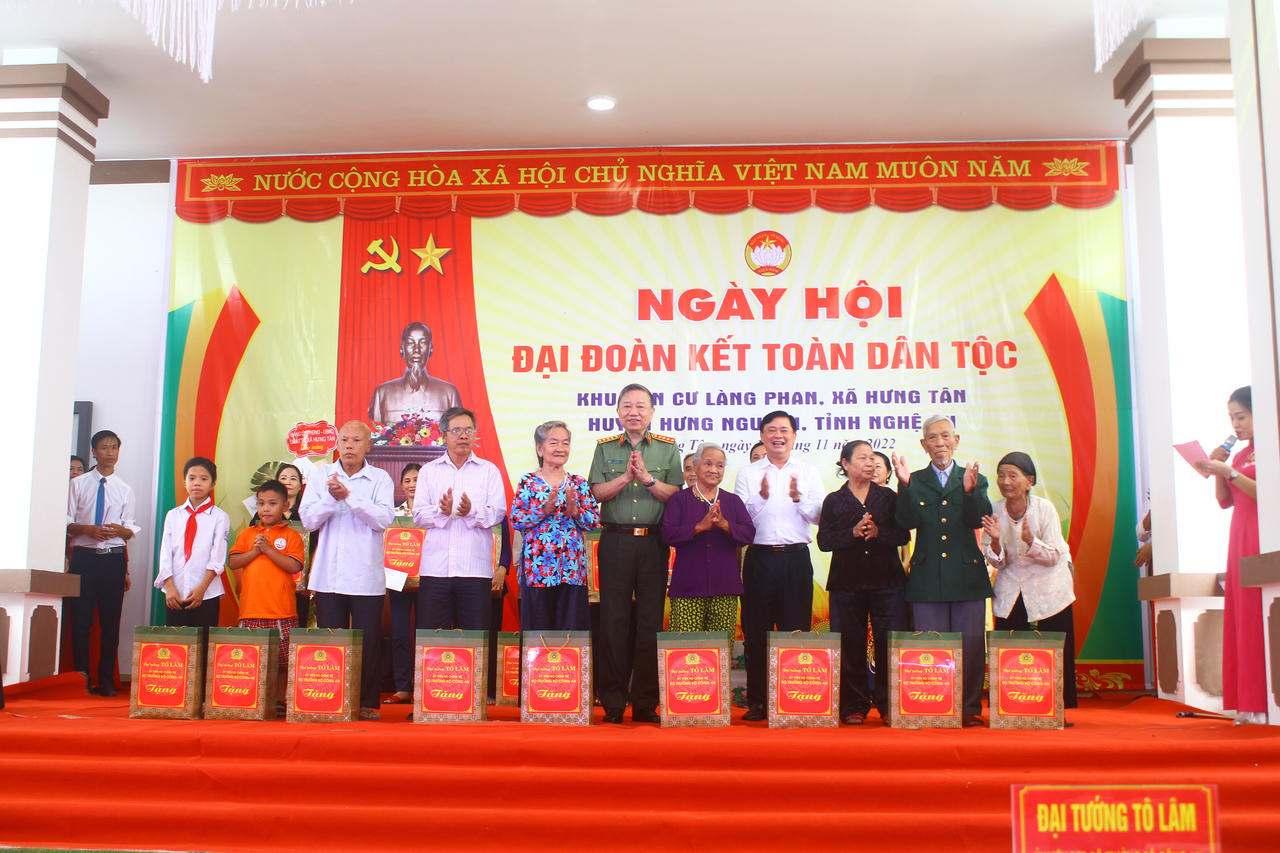 Bộ trưởng Tô Lâm dự Ngày hội Đại đoàn kết tại xã nông thôn mới nâng cao ở Nghệ An