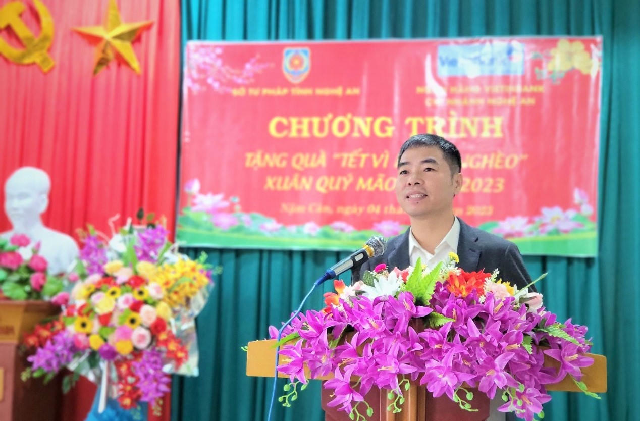 Sở Tư pháp Nghệ An mang Tết sớm đến với bà con vùng cao