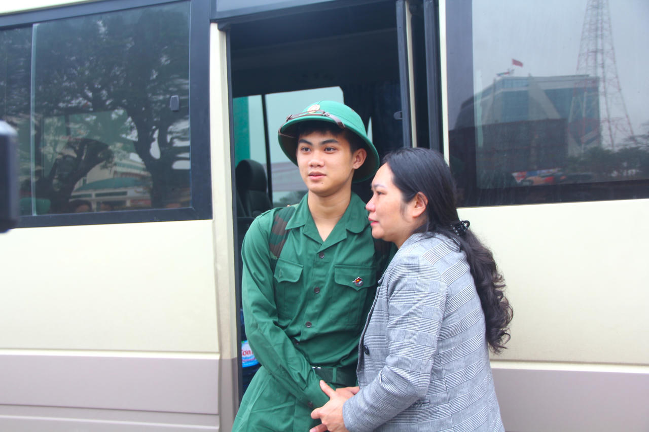 Hơn 3.000 thanh niên Nghệ An háo hức lên đường nhập ngũ