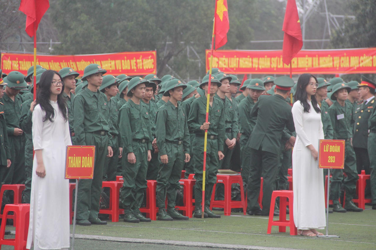 Hơn 3.000 thanh niên Nghệ An háo hức lên đường nhập ngũ