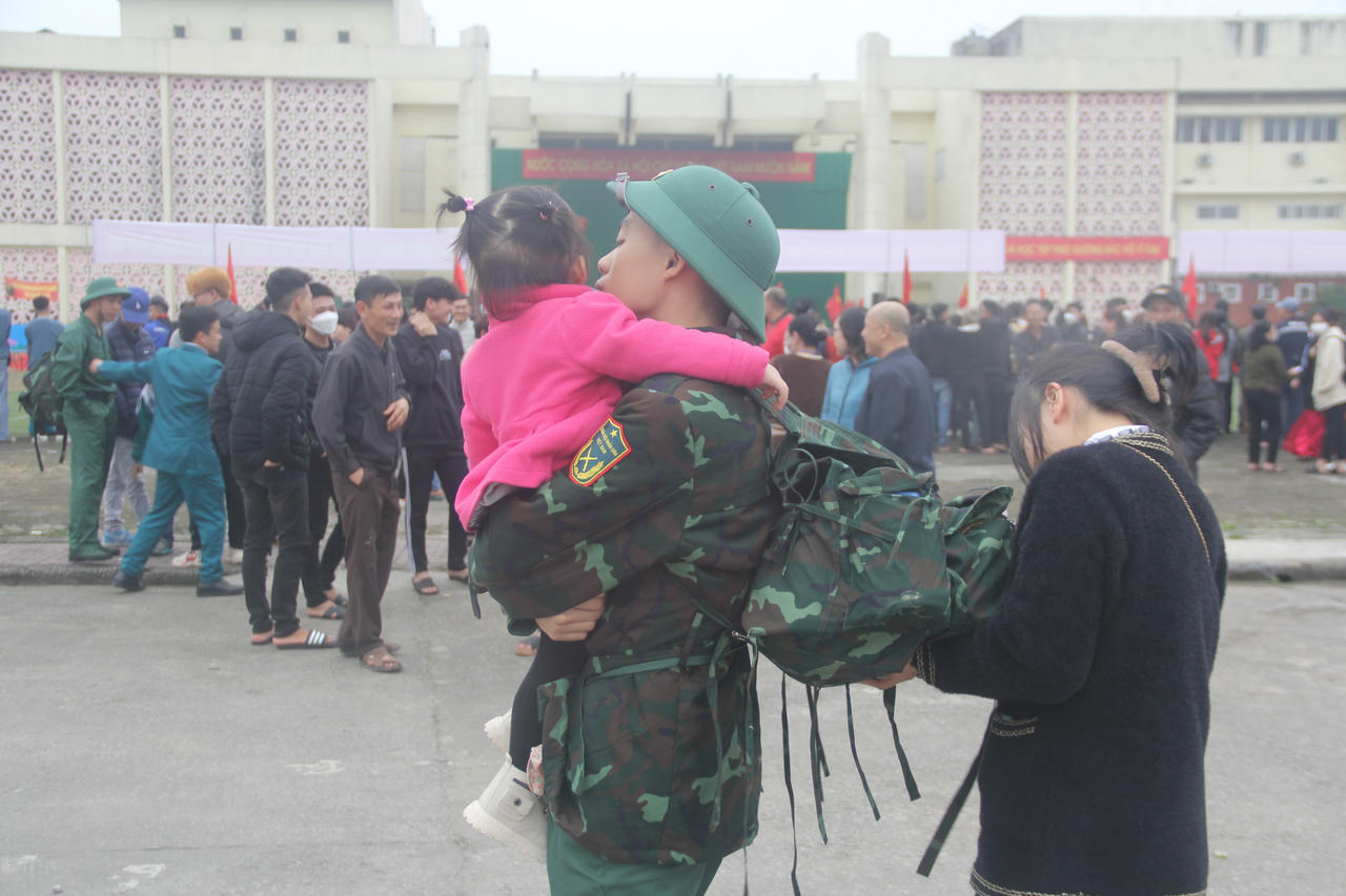 Hơn 3.000 thanh niên Nghệ An háo hức lên đường nhập ngũ