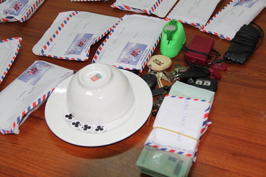 Bắt ổ nhóm đánh bạc lưu động trong nhà kiên cố, có lối vào độc đạo