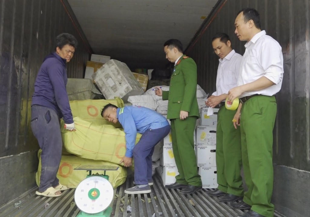Phát hiện xe chở gần 17 tấn động vật đông lạnh từ Bắc vào Nam tiêu thụ