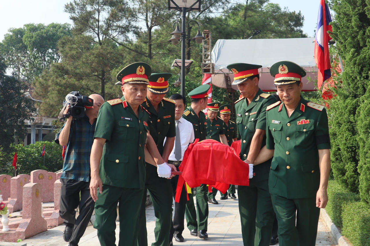 Nghệ An trọng thể truy điệu và an táng 96 hài cốt liệt sĩ hy sinh tại Lào