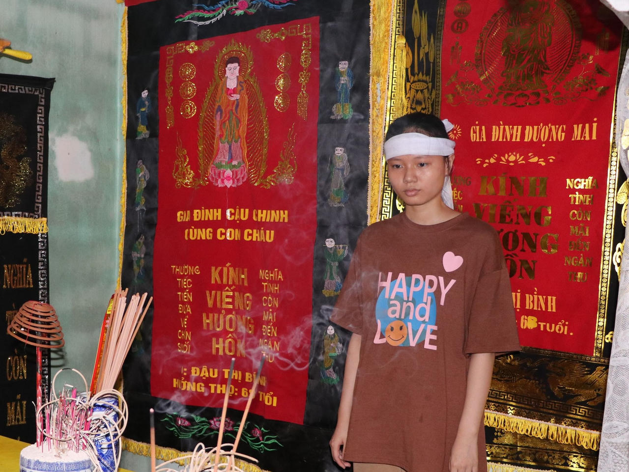 Mất cả bố và mẹ trong hơn 1 tháng, nữ sinh nén nỗi đau quyết tâm thi THPT