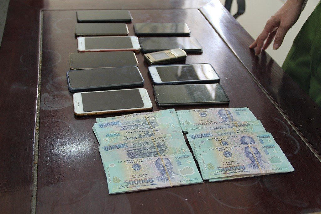 Triệt phá đường dây đánh bạc bằng hình thức ghi lô đề gần 1 tỷ đồng mỗi ngày