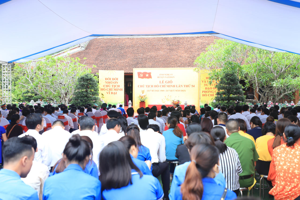 Trang trọng Lễ tưởng niệm 54 năm Ngày Chủ tịch Hồ Chí Minh về cõi vĩnh hằng