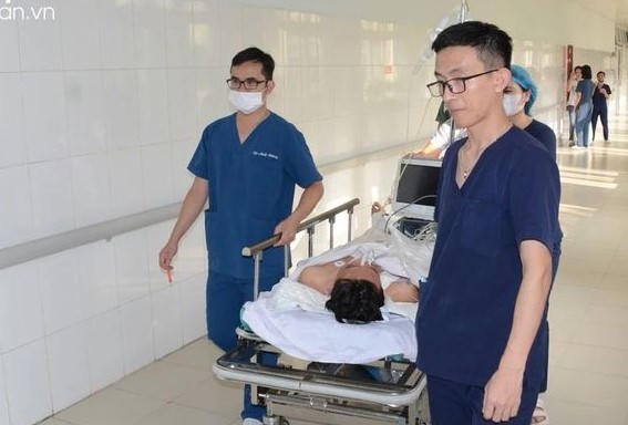 Gần 200 người thực hiện ghép thận cho 2 bệnh nhân từ ca hiến tạng 