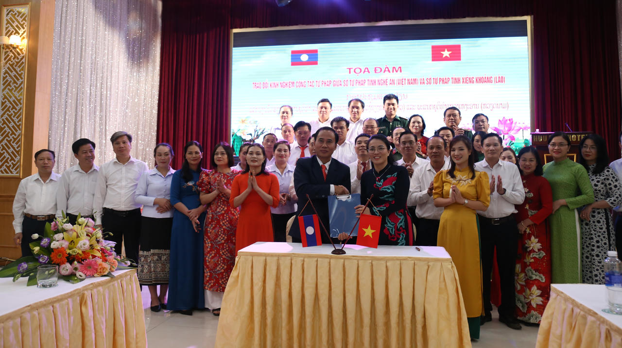 Tọa đàm trao đổi kinh nghiệm công tác tư pháp giữa Nghệ An và Xiêng Khoảng (Lào)