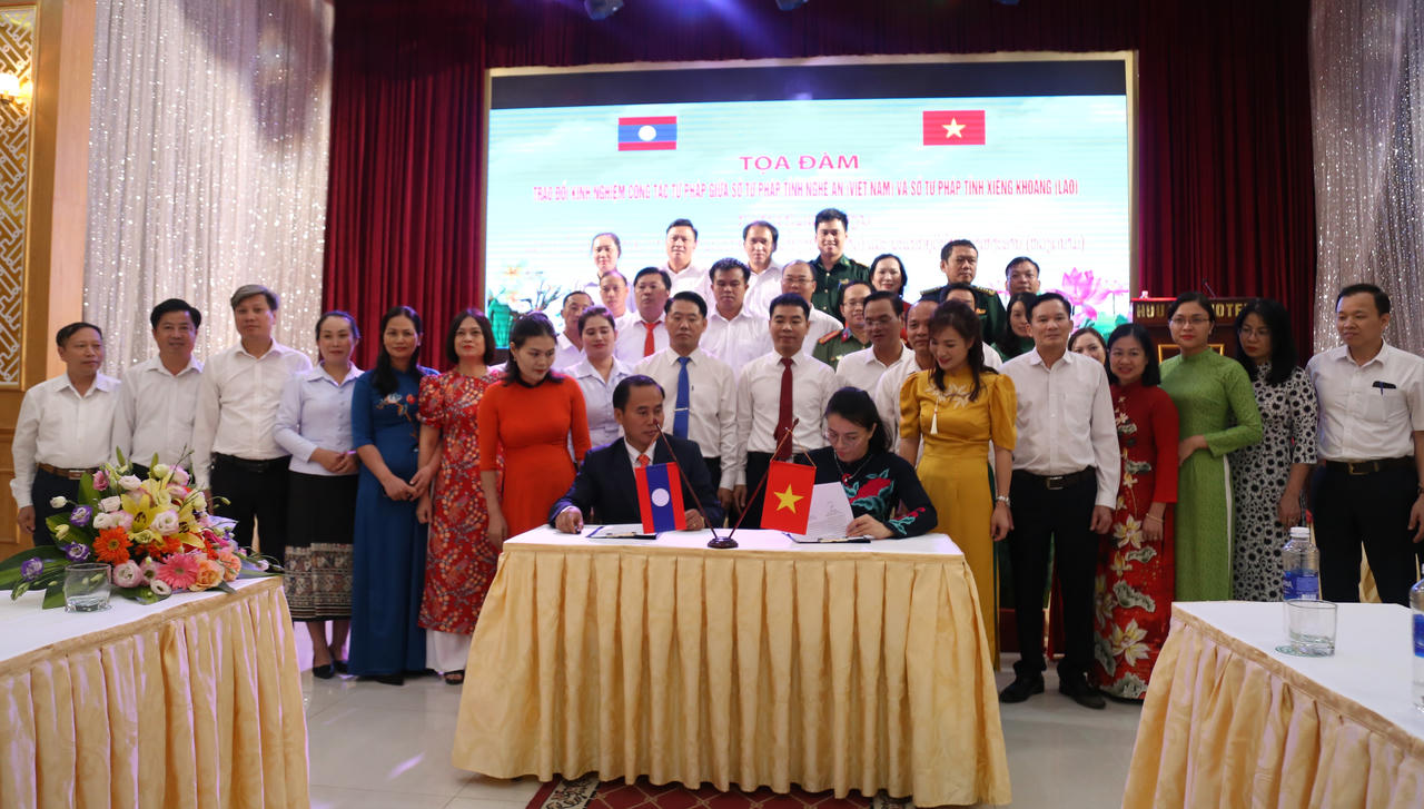 Tọa đàm trao đổi kinh nghiệm công tác tư pháp giữa Nghệ An và Xiêng Khoảng (Lào)