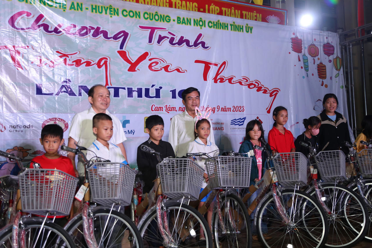 Tết trung thu đến sớm với gần 1.000 trẻ em khó khăn ở Nghệ An