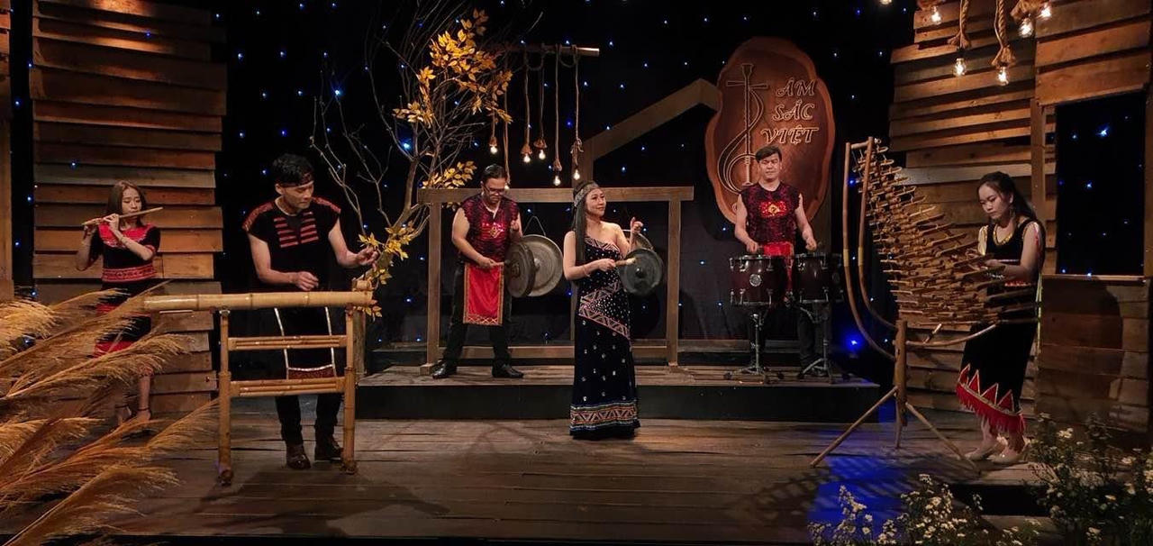 Gieo tiếng đàn bầu vào âm nhạc hiện đại