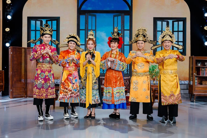 'Táo quân tiền truyện' đầy ắp các vấn đề thời sự và tình cảm gia đình