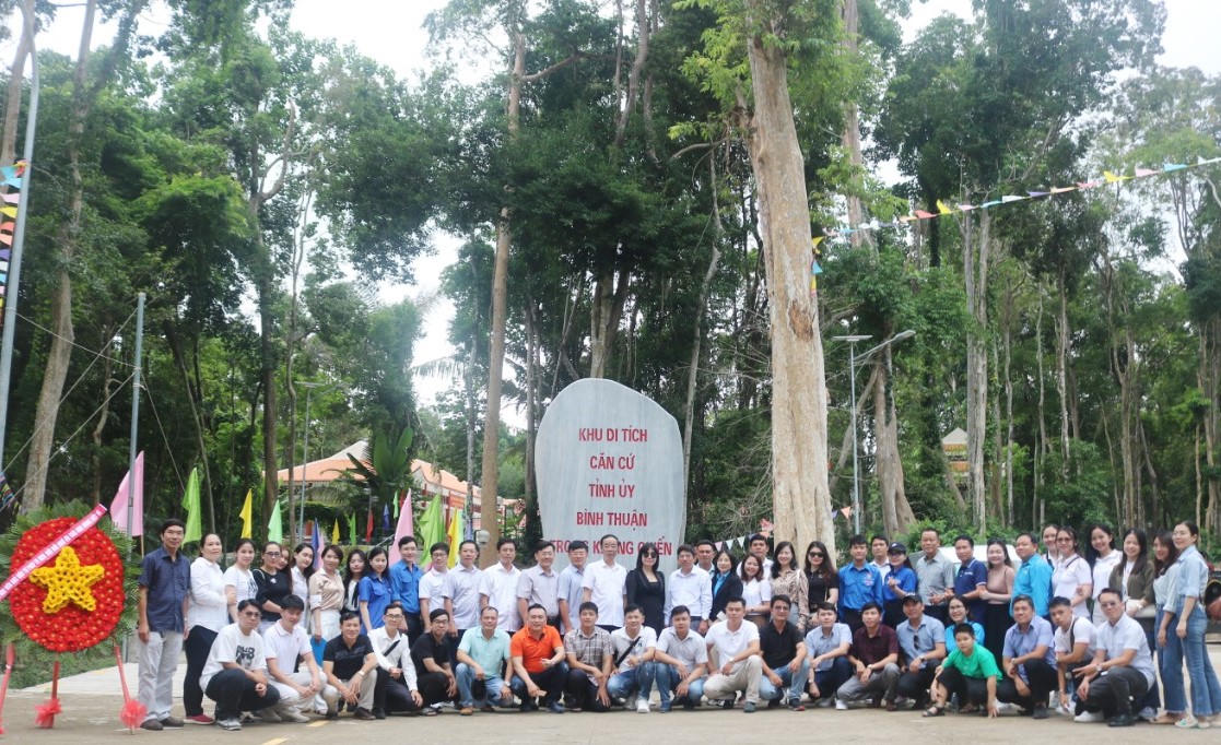 Học viện Tư pháp tổ chức chương trình từ thiện tại xã nghèo tỉnh Bình Thuận