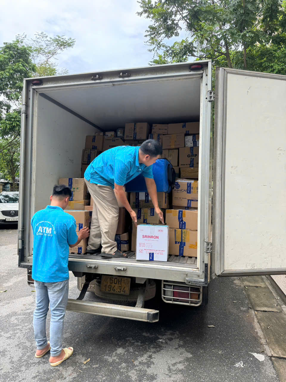 Nhà thuốc Long Châu đồng hành cùng Báo Pháp luật Việt Nam cứu trợ vùng lũ