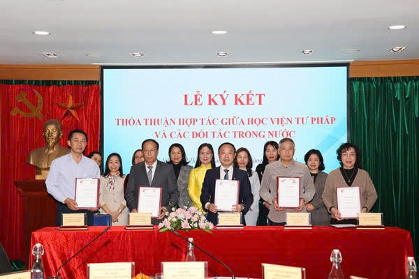 Học viện Tư pháp kí kết thỏa thuận hợp tác với 21 đối tác trong năm 2024