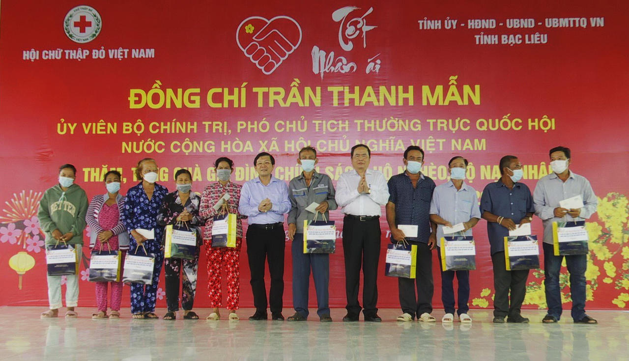 Phó Chủ tịch Thường trực Quốc hội thăm, tặng quà Tết tại Bạc Liêu và Sóc Trăng