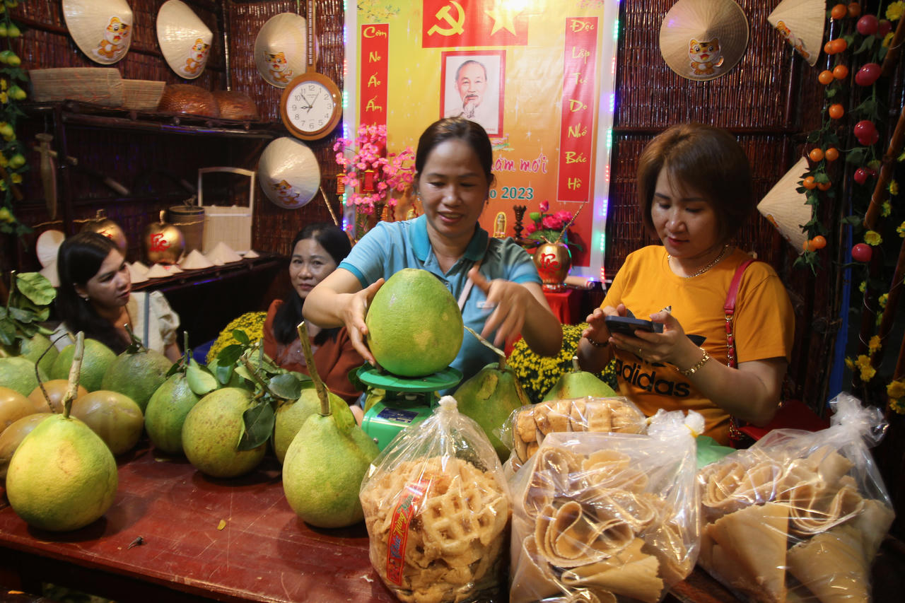 'Chợ quê ngày Tết' Bạc Liêu, rưng rưng ký ức ùa về