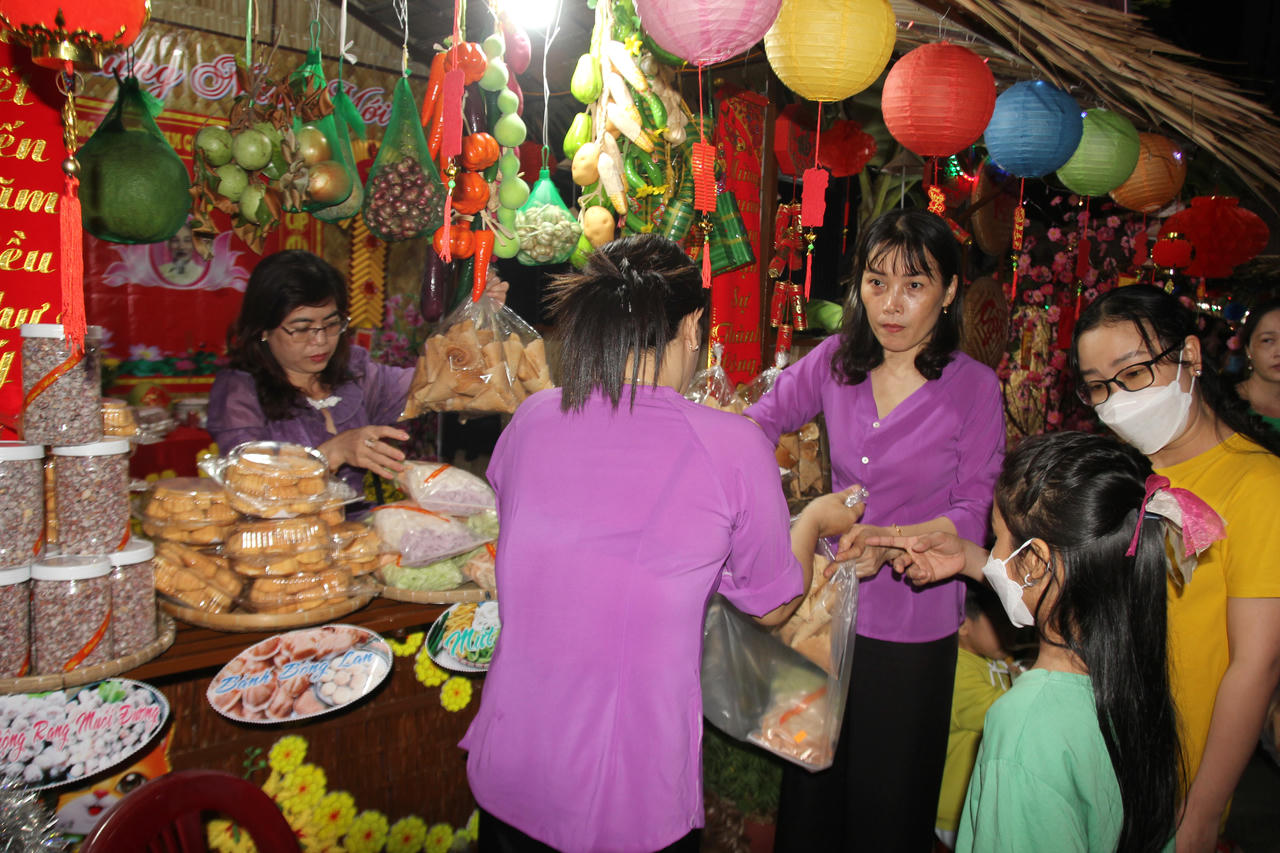 'Chợ quê ngày Tết' Bạc Liêu, rưng rưng ký ức ùa về