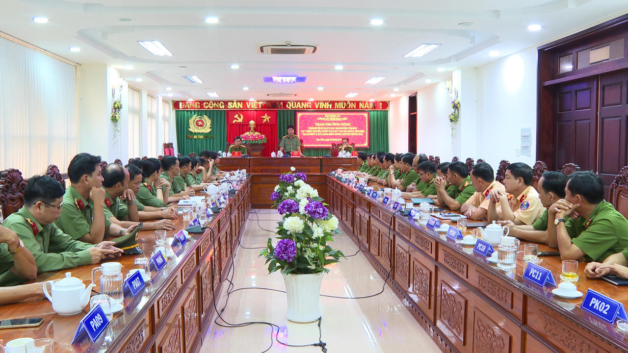 Thưởng 'nóng' thành tích khám phá nhanh vụ giết người, cướp tài sản tại Bạc Liêu