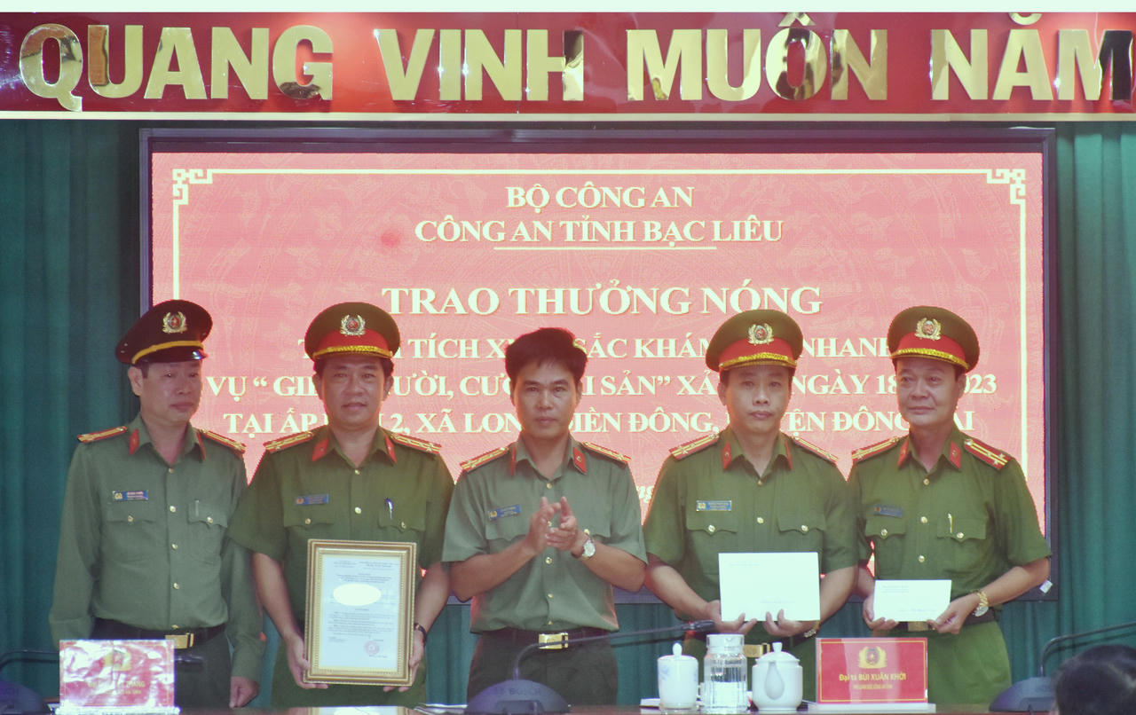 Thưởng 'nóng' thành tích khám phá nhanh vụ giết người, cướp tài sản tại Bạc Liêu