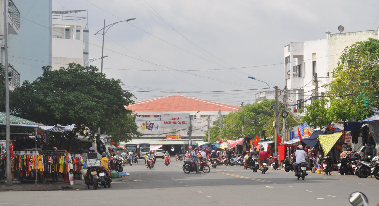 Người dân Cà Mau tấp nập phiên chợ cuối cùng ngày 30 Tết