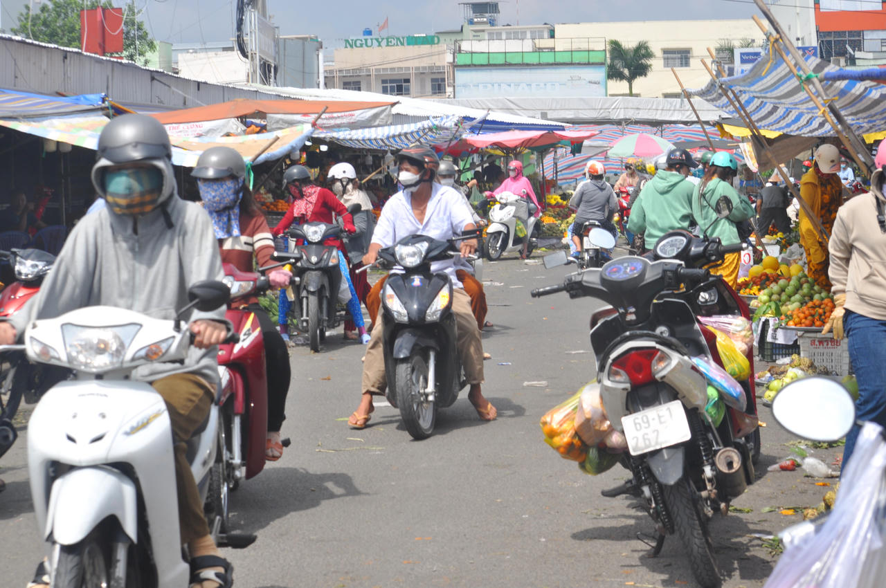 Người dân Cà Mau tấp nập phiên chợ cuối cùng ngày 30 Tết