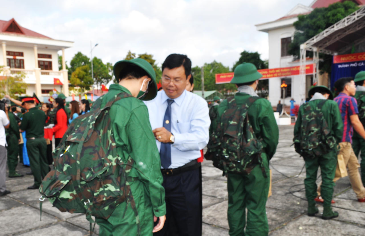 Thanh niên từ miền núi phía Bắc đến vùng biển phía Nam nô nức nhập ngũ