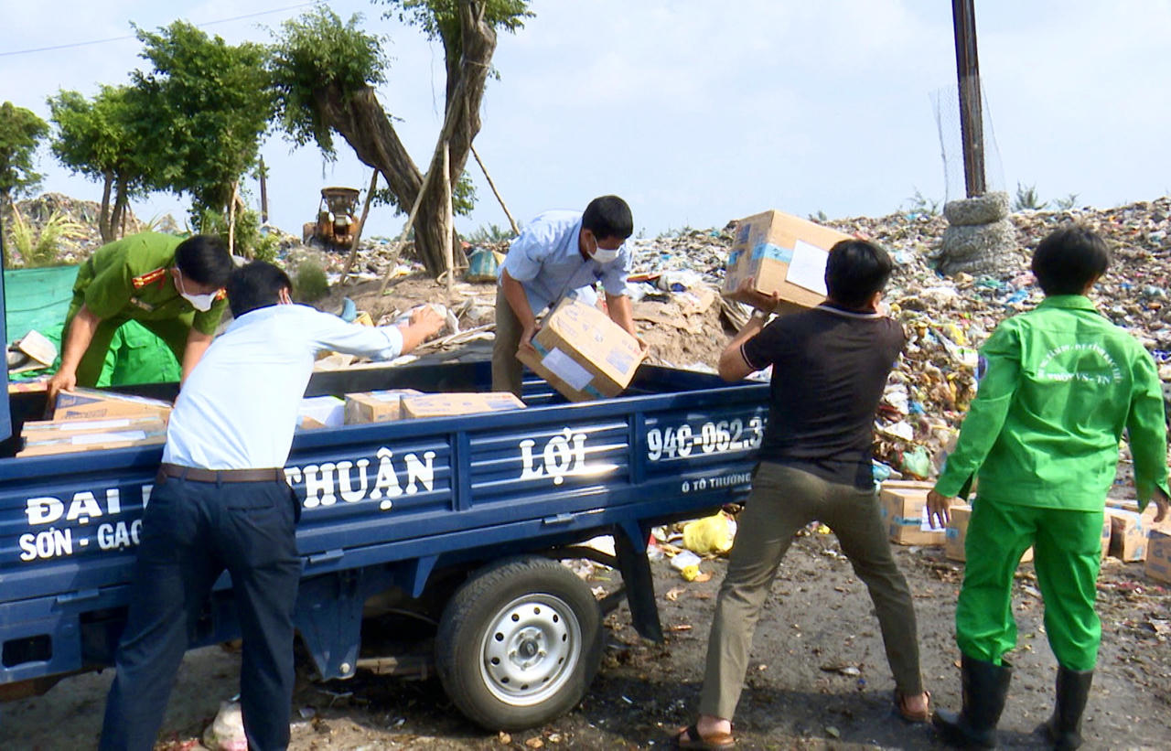 Bạc Liêu: Tiêu hủy hơn 1.500 hộp nhang diệt muỗi giả mạo