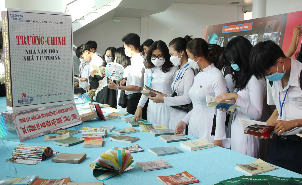 "Đề cương về văn hóa Việt Nam": Triển lãm và giới thiệu sách góp phần làm phong phú thêm giá trị tinh thần, bền vững
