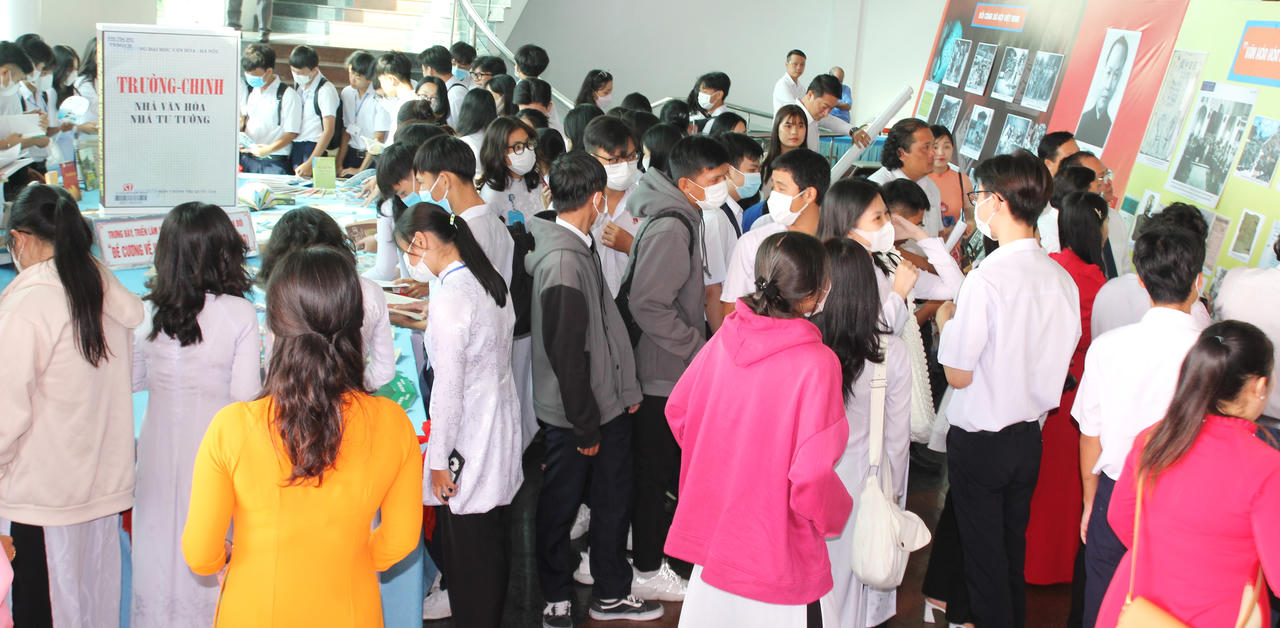 "Đề cương về văn hóa Việt Nam": Triển lãm và giới thiệu sách góp phần làm phong phú thêm giá trị tinh thần, bền vững