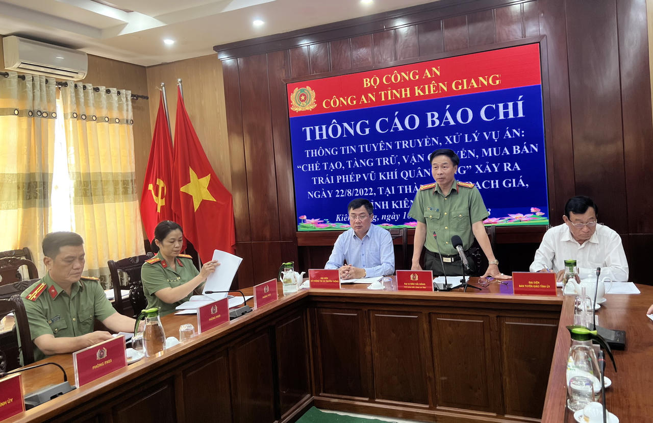 Công an Kiên Giang ngăn chặn vận chuyển vũ khí quân dụng qua đường bưu điện…