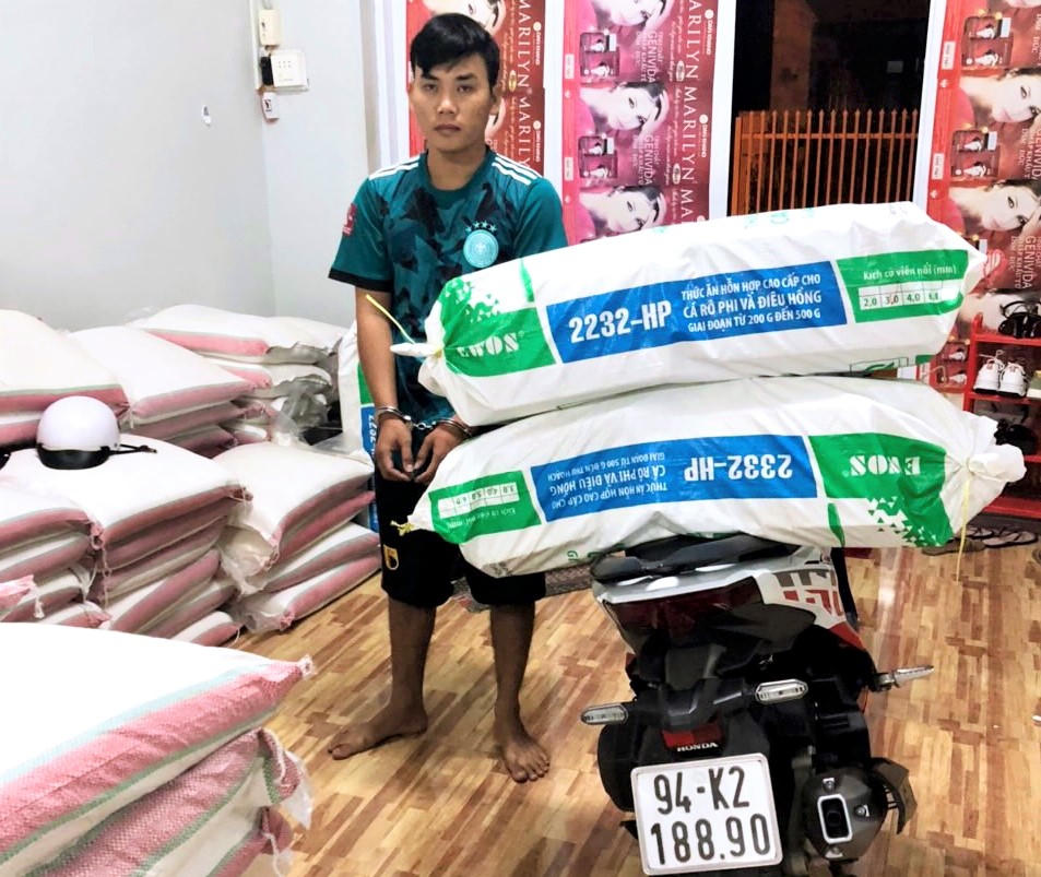 Phát hiện gần 600kg tôm chứa tạp chất tại Bạc Liêu