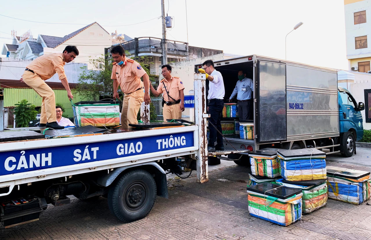 Phát hiện gần 600kg tôm chứa tạp chất tại Bạc Liêu