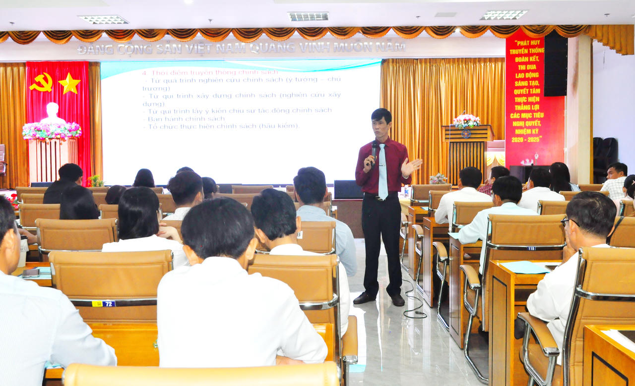 Cà Mau nâng cao kiến thức, kỹ năng truyền thông dự thảo chính sách 