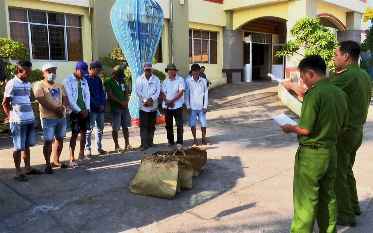 Triệt xóa điểm đá gà ăn tiền tại vùng quê ở Bạc Liêu