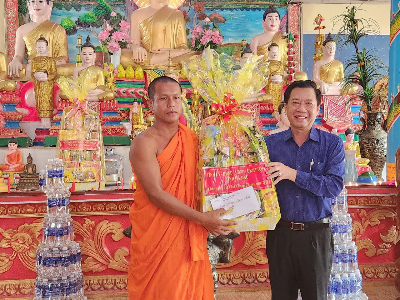 Đoàn lãnh đạo tỉnh Cà Mau chúc Tết đồng bào dân tộc Khmer