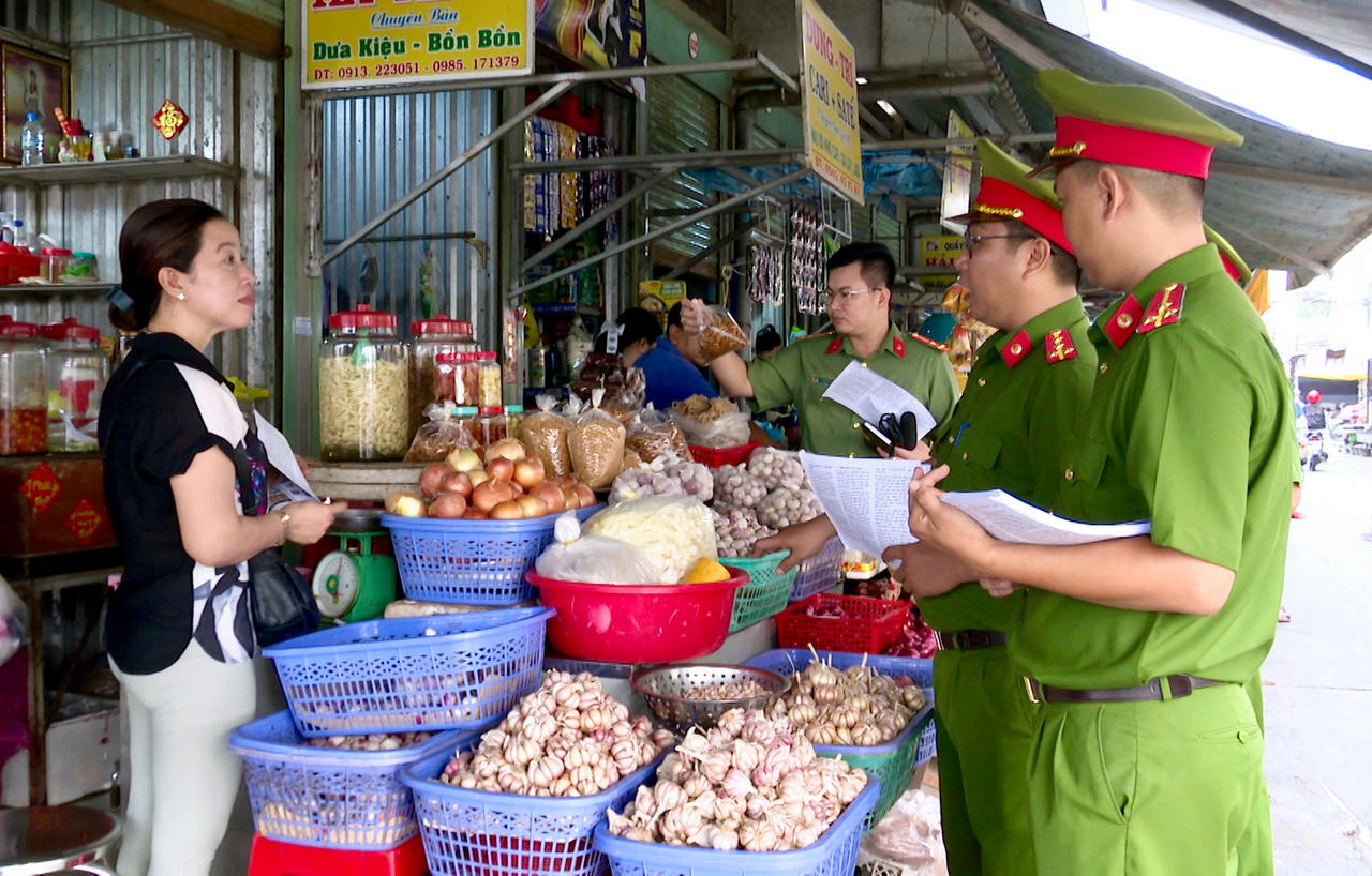Ra quân thực hiện 'Tháng hành động vì an toàn thực phẩm' tại Bạc Liêu