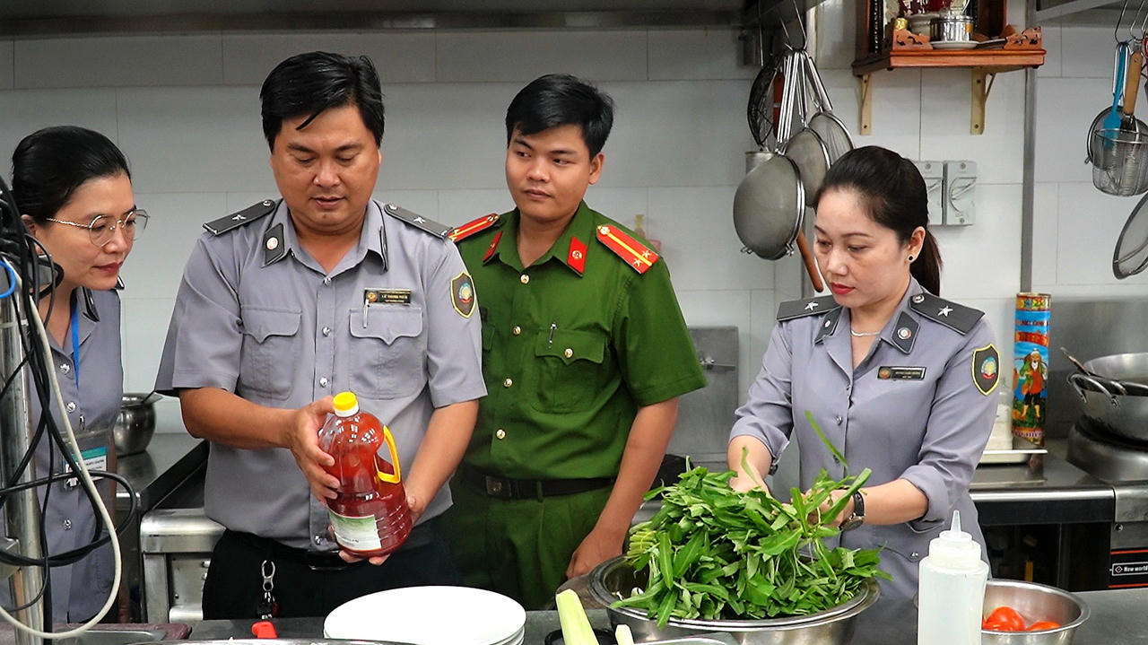 Cà Mau tăng cường các biện pháp bảo đảm an toàn thực phẩm trong tình hình mới