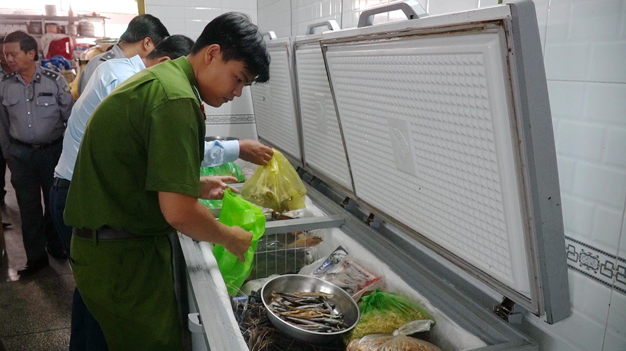 Cà Mau tăng cường các biện pháp bảo đảm an toàn thực phẩm trong tình hình mới