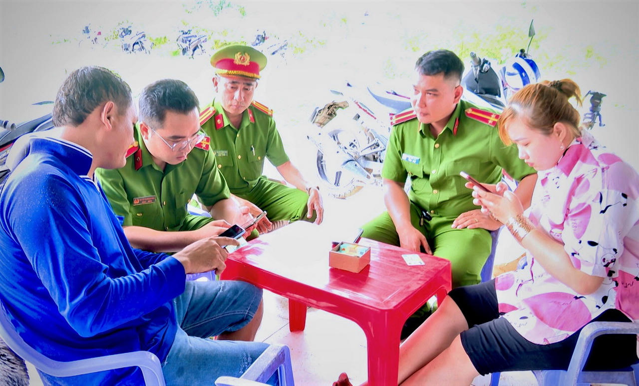 Đưa chuyển đổi số đến gần với ngư dân vùng biển Bạc Liêu