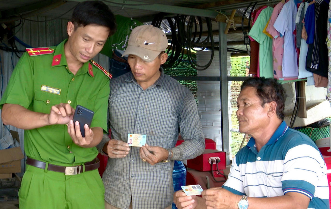 Đưa chuyển đổi số đến gần với ngư dân vùng biển Bạc Liêu