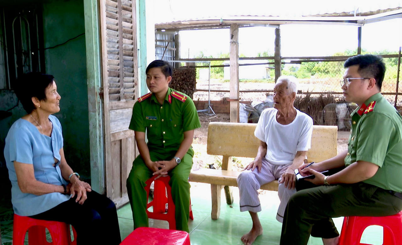 Bạc Liêu tuyên truyền, vận động Nhân dân giao nộp các loại vũ khí, vật liệu nổ 