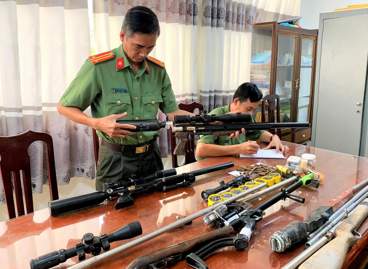 Bạc Liêu tuyên truyền, vận động Nhân dân giao nộp các loại vũ khí, vật liệu nổ 