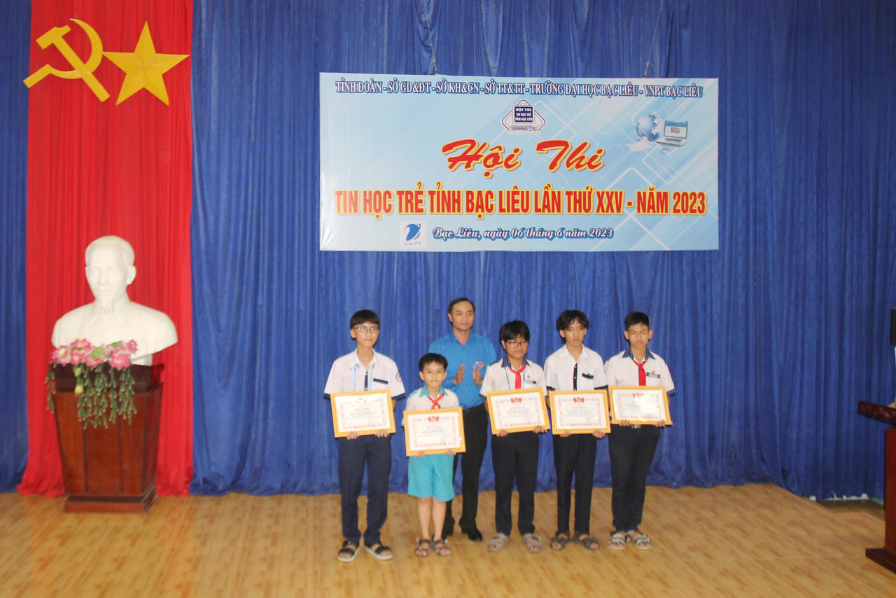 Sôi nổi Hội thi tin học trẻ Bạc Liêu